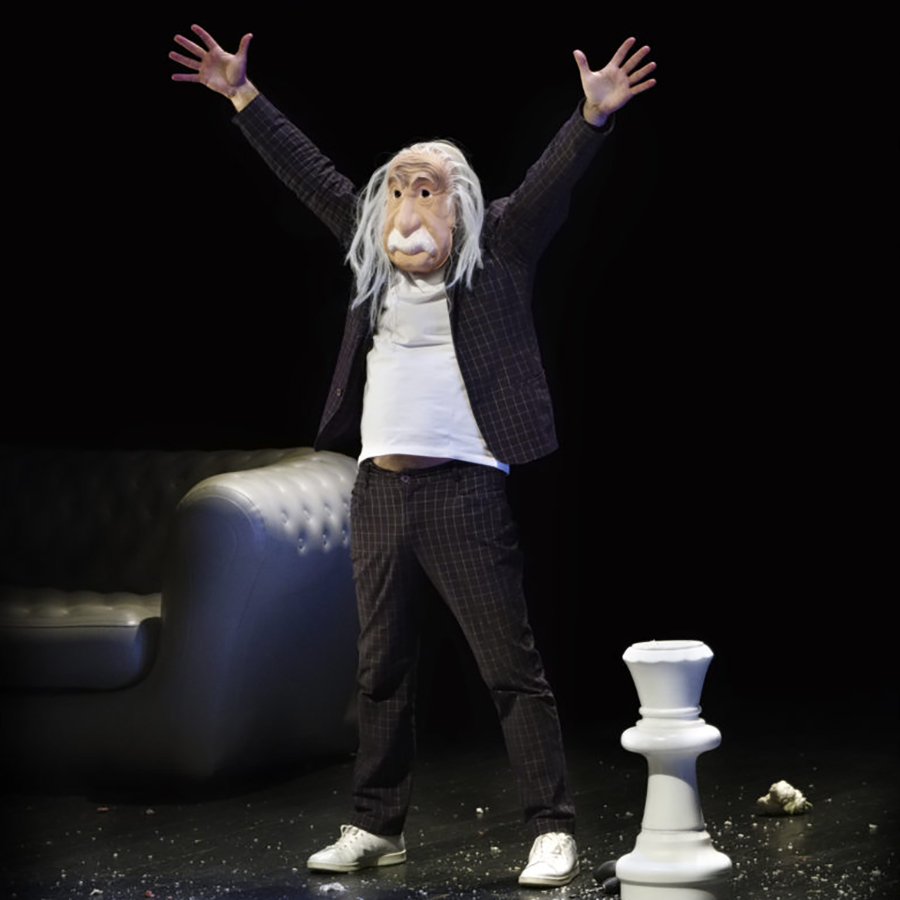 A peu près égal à Einstein 1.jpg